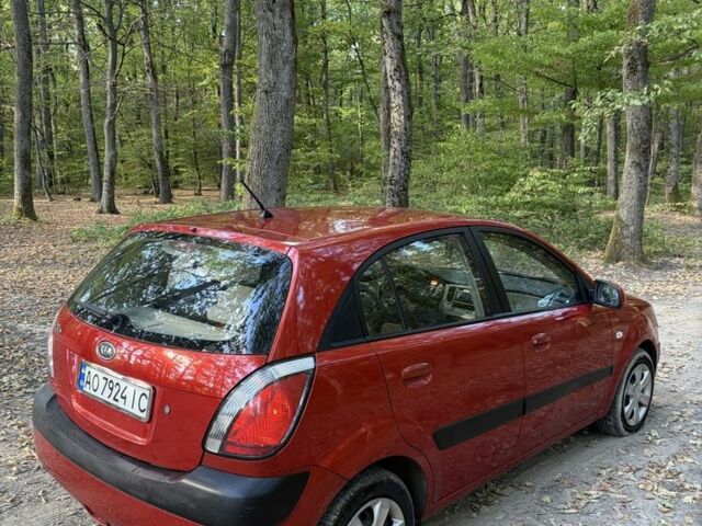 Червоний Кіа Ріо, об'ємом двигуна 1.4 л та пробігом 280 тис. км за 4002 $, фото 5 на Automoto.ua