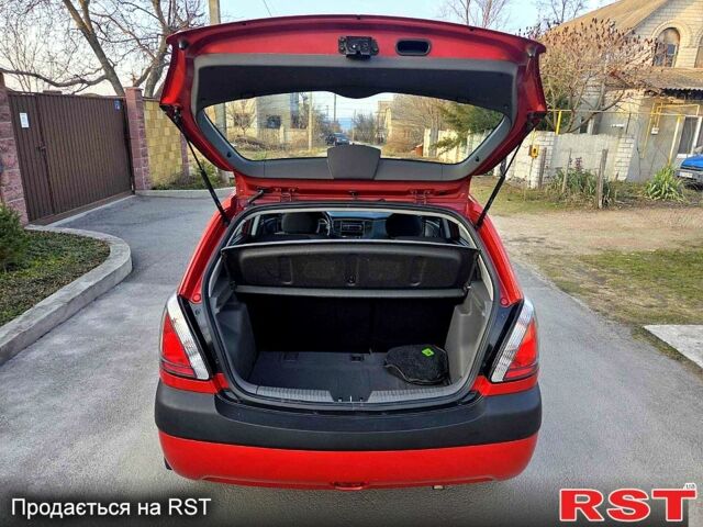 Червоний Кіа Ріо, об'ємом двигуна 1.4 л та пробігом 162 тис. км за 4999 $, фото 13 на Automoto.ua