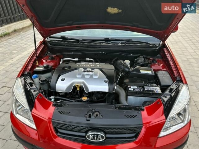 Красный Киа Рио, объемом двигателя 1.49 л и пробегом 264 тыс. км за 3999 $, фото 38 на Automoto.ua