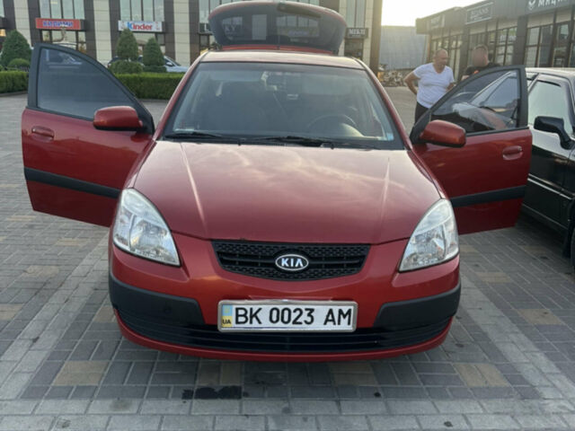 Красный Киа Рио, объемом двигателя 1.4 л и пробегом 246 тыс. км за 5700 $, фото 6 на Automoto.ua