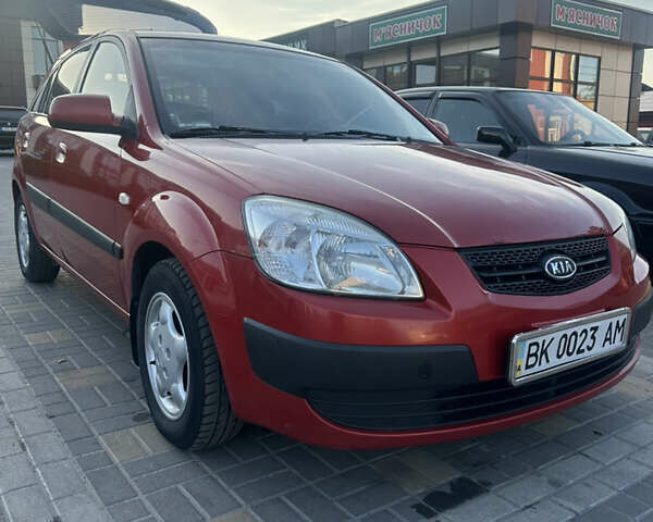 Киа Рио 2006 в Рокитное на Automoto.ua Красный Киа Рио, объемом двигателя 1.4 л и пробегом 246 тыс. км за 5700 $, фото 1 на Automoto.ua