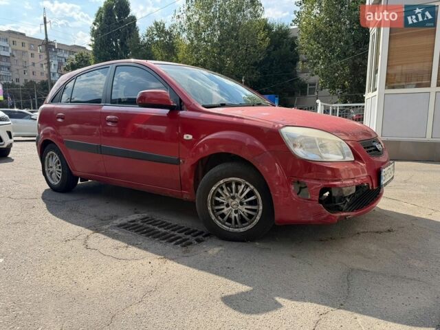 Красный Киа Рио, объемом двигателя 1.4 л и пробегом 173 тыс. км за 2500 $, фото 3 на Automoto.ua