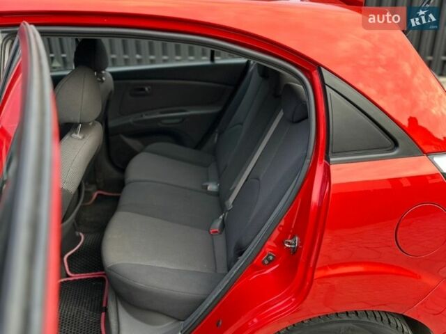 Красный Киа Рио, объемом двигателя 1.49 л и пробегом 264 тыс. км за 3999 $, фото 43 на Automoto.ua