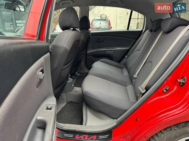 Красный Киа Рио, объемом двигателя 1.4 л и пробегом 188 тыс. км за 5700 $, фото 16 на Automoto.ua
