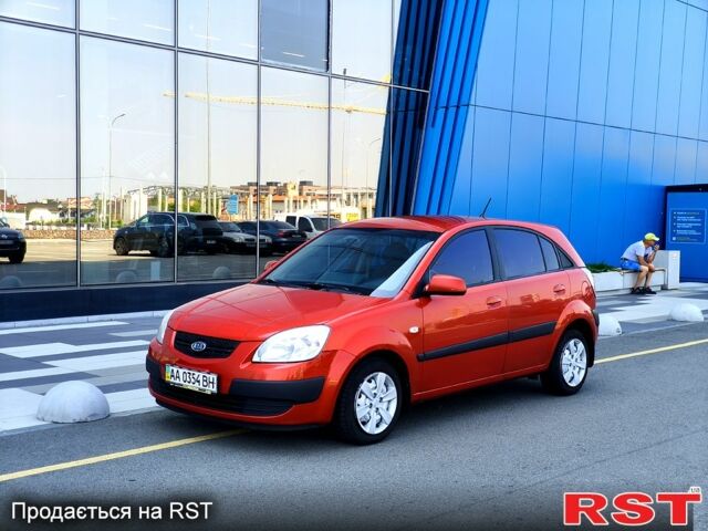 Красный Киа Рио, объемом двигателя 1.4 л и пробегом 280 тыс. км за 3600 $, фото 1 на Automoto.ua