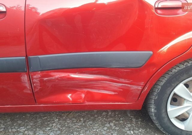 Красный Киа Рио, объемом двигателя 1.5 л и пробегом 263 тыс. км за 3500 $, фото 7 на Automoto.ua