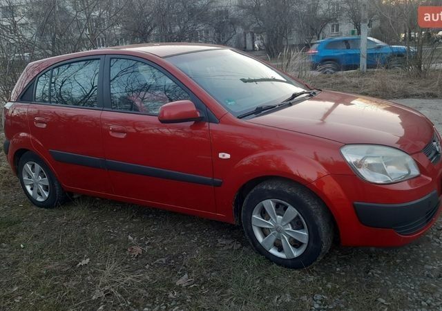 Красный Киа Рио, объемом двигателя 1.5 л и пробегом 263 тыс. км за 3500 $, фото 9 на Automoto.ua