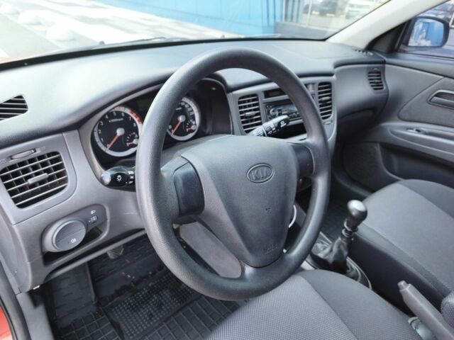 Красный Киа Рио, объемом двигателя 1.4 л и пробегом 280 тыс. км за 3622 $, фото 6 на Automoto.ua