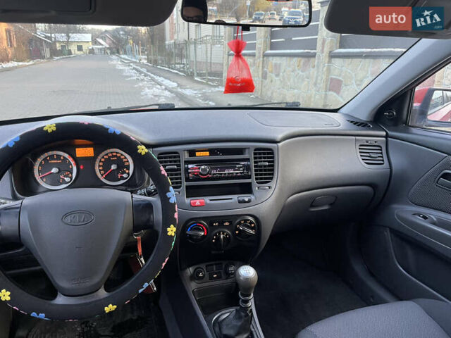 Червоний Кіа Ріо, об'ємом двигуна 1.4 л та пробігом 292 тис. км за 3999 $, фото 27 на Automoto.ua