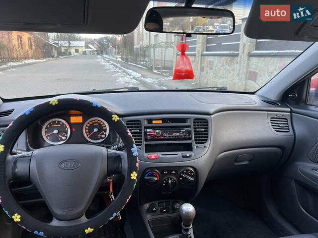 Червоний Кіа Ріо, об'ємом двигуна 1.4 л та пробігом 292 тис. км за 3999 $, фото 26 на Automoto.ua