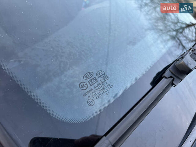 Червоний Кіа Ріо, об'ємом двигуна 1.4 л та пробігом 292 тис. км за 3999 $, фото 20 на Automoto.ua