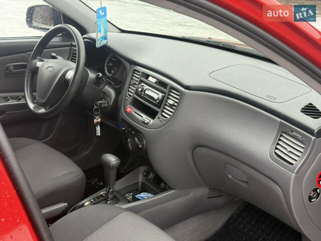 Красный Киа Рио, объемом двигателя 1.4 л и пробегом 110 тыс. км за 5900 $, фото 19 на Automoto.ua