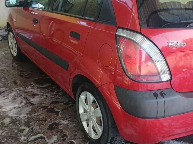 Красный Киа Рио, объемом двигателя 1.4 л и пробегом 219 тыс. км за 4100 $, фото 7 на Automoto.ua