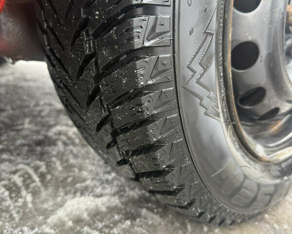 Красный Киа Рио, объемом двигателя 1.4 л и пробегом 110 тыс. км за 5900 $, фото 28 на Automoto.ua