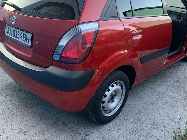 Красный Киа Рио, объемом двигателя 1.4 л и пробегом 280 тыс. км за 3000 $, фото 3 на Automoto.ua