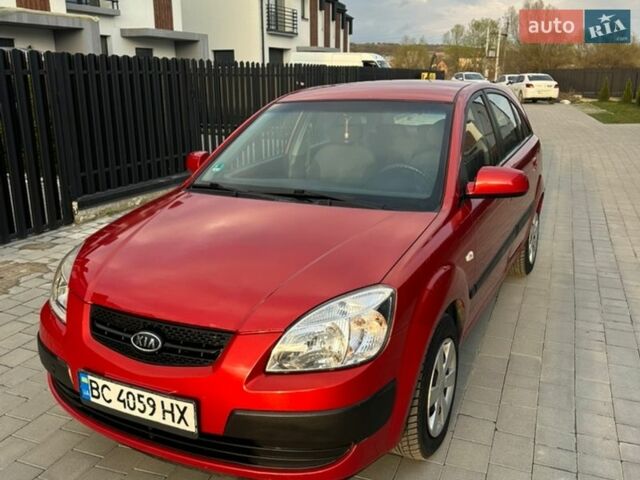Красный Киа Рио, объемом двигателя 1.49 л и пробегом 264 тыс. км за 3999 $, фото 3 на Automoto.ua