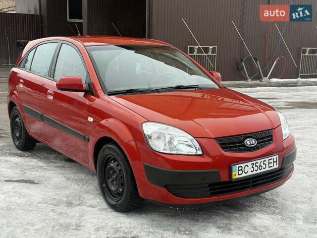 Красный Киа Рио, объемом двигателя 1.4 л и пробегом 110 тыс. км за 5900 $, фото 3 на Automoto.ua