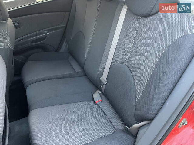 Червоний Кіа Ріо, об'ємом двигуна 1.4 л та пробігом 292 тис. км за 3999 $, фото 31 на Automoto.ua
