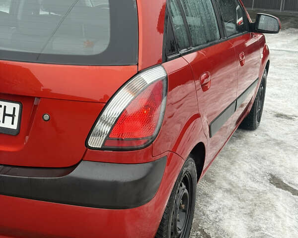 Красный Киа Рио, объемом двигателя 1.4 л и пробегом 110 тыс. км за 5900 $, фото 4 на Automoto.ua