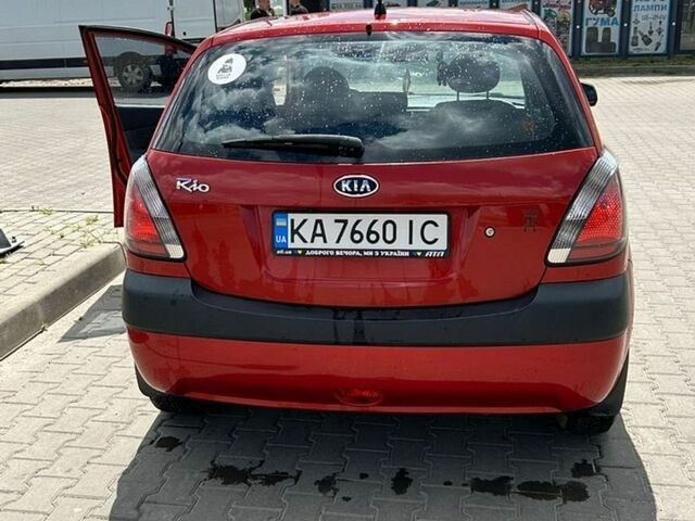 Червоний Кіа Ріо, об'ємом двигуна 1.4 л та пробігом 257 тис. км за 5300 $, фото 4 на Automoto.ua