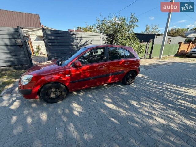 Красный Киа Рио, объемом двигателя 1.6 л и пробегом 269 тыс. км за 4800 $, фото 3 на Automoto.ua