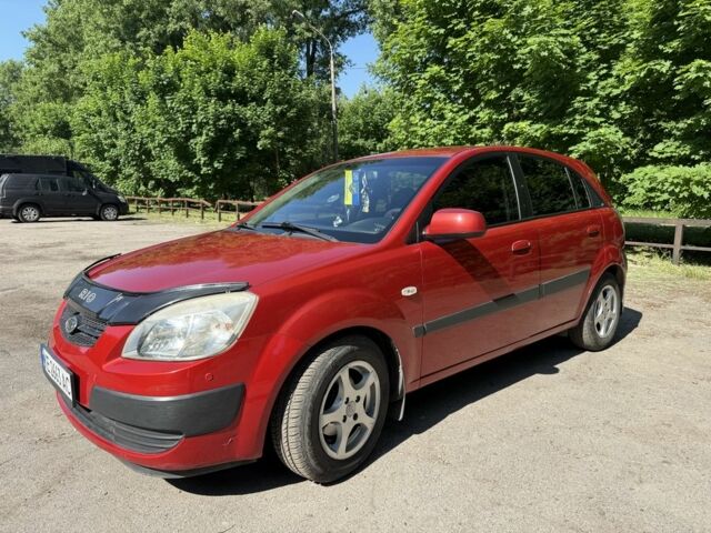 Красный Киа Рио, объемом двигателя 1.3 л и пробегом 155 тыс. км за 6299 $, фото 4 на Automoto.ua