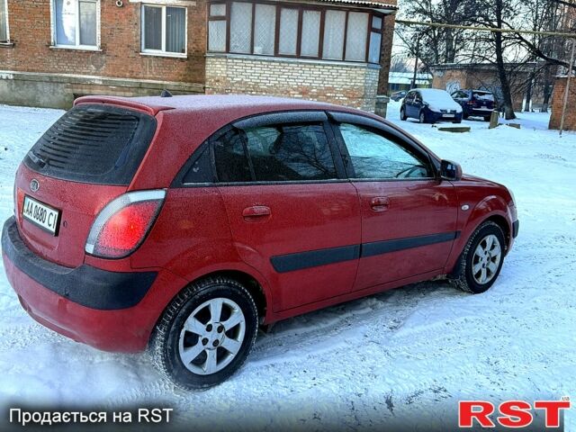 Красный Киа Рио, объемом двигателя 1.4 л и пробегом 250 тыс. км за 4700 $, фото 3 на Automoto.ua