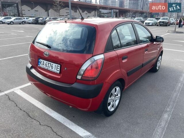 Красный Киа Рио, объемом двигателя 1.4 л и пробегом 216 тыс. км за 3900 $, фото 4 на Automoto.ua