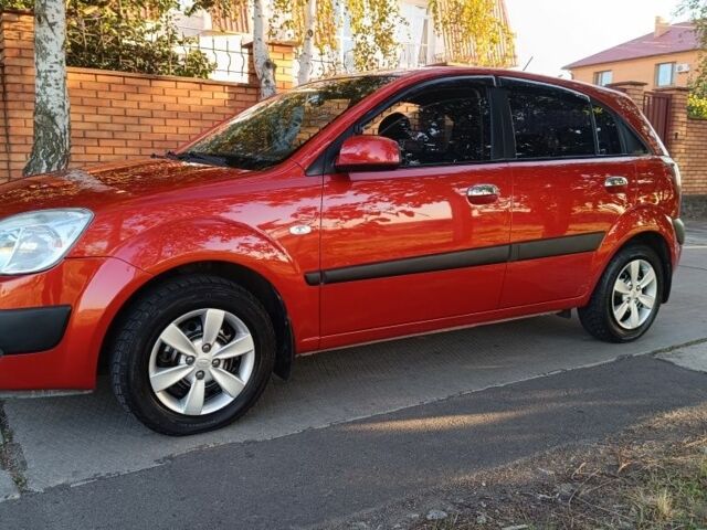 Красный Киа Рио, объемом двигателя 1.4 л и пробегом 161 тыс. км за 5774 $, фото 3 на Automoto.ua