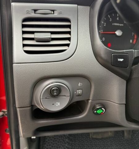 Червоний Кіа Ріо, об'ємом двигуна 1.4 л та пробігом 153 тис. км за 6399 $, фото 11 на Automoto.ua