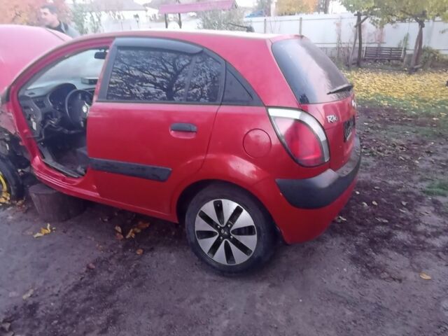 Кіа Ріо 2007 у Хороле на Automoto.ua Червоний Кіа Ріо, об'ємом двигуна 1 л та пробігом 220 тис. км за 1800 $, фото 3 на Automoto.ua