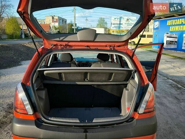 Красный Киа Рио, объемом двигателя 1.4 л и пробегом 172 тыс. км за 4650 $, фото 7 на Automoto.ua