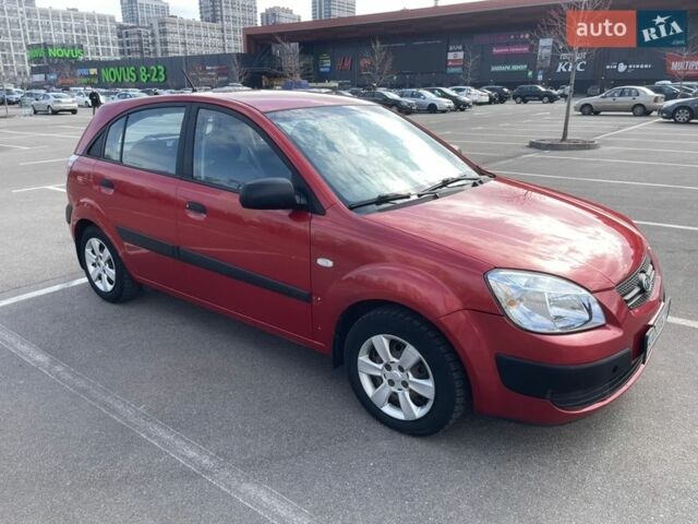 Красный Киа Рио, объемом двигателя 1.4 л и пробегом 216 тыс. км за 3900 $, фото 6 на Automoto.ua