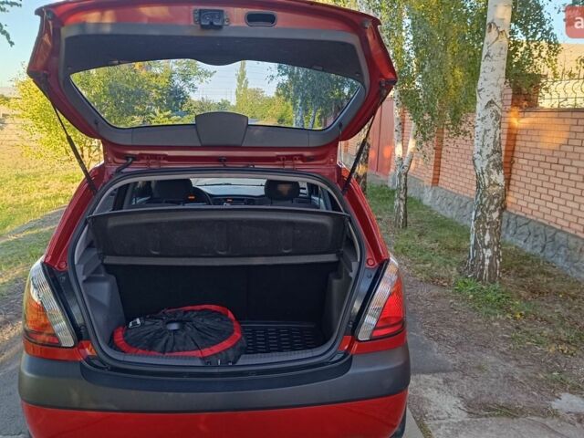 Красный Киа Рио, объемом двигателя 1.4 л и пробегом 161 тыс. км за 5750 $, фото 17 на Automoto.ua