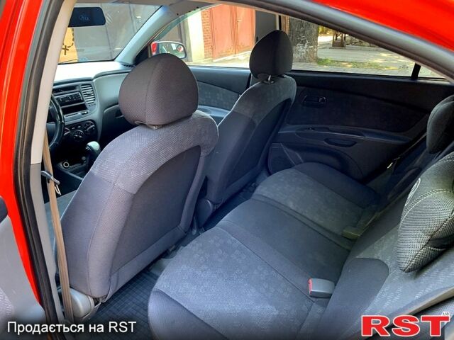 Червоний Кіа Ріо, об'ємом двигуна 1.6 л та пробігом 233 тис. км за 4999 $, фото 5 на Automoto.ua