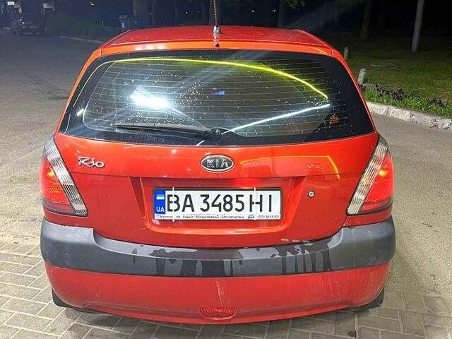 Красный Киа Рио, объемом двигателя 1.4 л и пробегом 214 тыс. км за 6500 $, фото 1 на Automoto.ua
