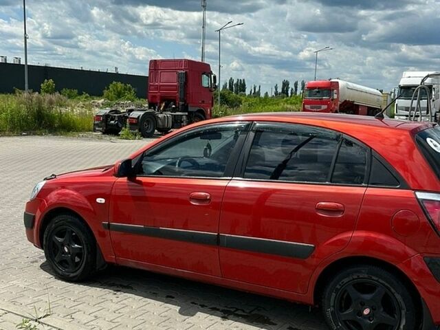 Червоний Кіа Ріо, об'ємом двигуна 1.4 л та пробігом 257 тис. км за 5300 $, фото 2 на Automoto.ua