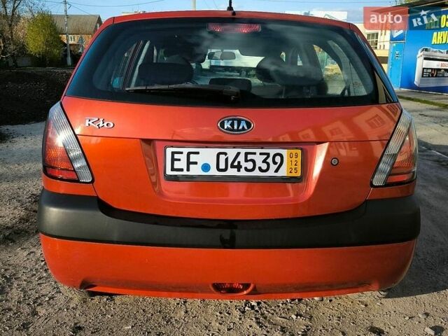 Красный Киа Рио, объемом двигателя 1.4 л и пробегом 172 тыс. км за 4650 $, фото 3 на Automoto.ua