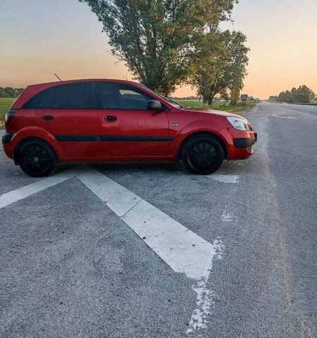 Червоний Кіа Ріо, об'ємом двигуна 1.4 л та пробігом 230 тис. км за 4100 $, фото 5 на Automoto.ua