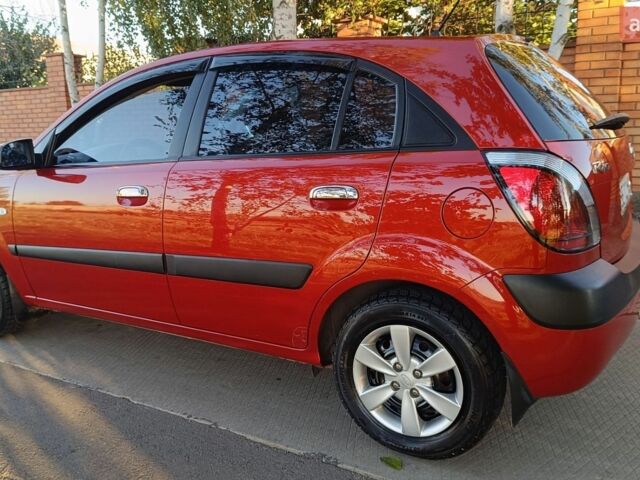 Красный Киа Рио, объемом двигателя 1.4 л и пробегом 161 тыс. км за 5750 $, фото 7 на Automoto.ua