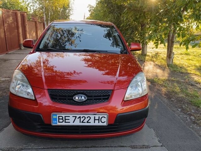 Красный Киа Рио, объемом двигателя 1.4 л и пробегом 161 тыс. км за 5774 $, фото 1 на Automoto.ua
