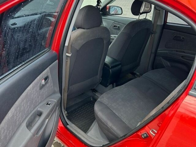 Красный Киа Рио, объемом двигателя 1.4 л и пробегом 257 тыс. км за 5300 $, фото 9 на Automoto.ua