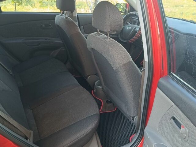 Красный Киа Рио, объемом двигателя 1.4 л и пробегом 161 тыс. км за 5774 $, фото 12 на Automoto.ua