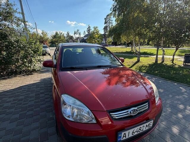 Красный Киа Рио, объемом двигателя 1.6 л и пробегом 269 тыс. км за 4800 $, фото 1 на Automoto.ua