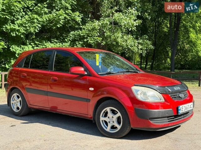 Красный Киа Рио, объемом двигателя 1.4 л и пробегом 155 тыс. км за 5800 $, фото 2 на Automoto.ua