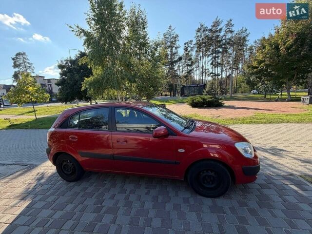 Красный Киа Рио, объемом двигателя 1.6 л и пробегом 269 тыс. км за 4800 $, фото 2 на Automoto.ua