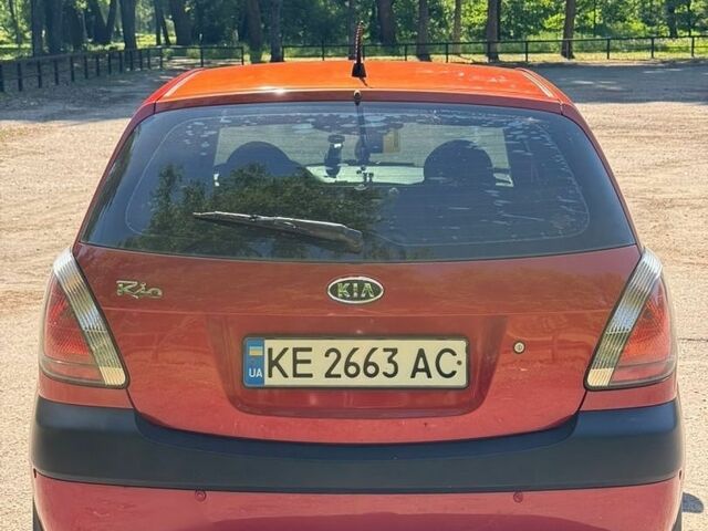 Красный Киа Рио, объемом двигателя 1.4 л и пробегом 155 тыс. км за 5800 $, фото 6 на Automoto.ua