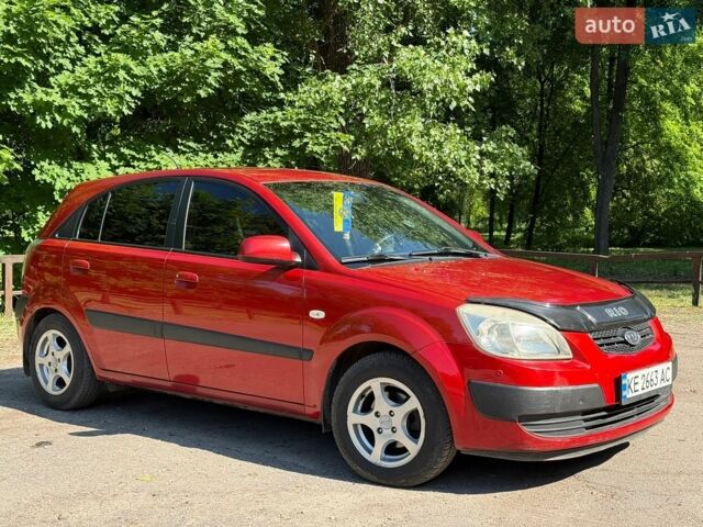 Красный Киа Рио, объемом двигателя 1.4 л и пробегом 155 тыс. км за 5800 $, фото 3 на Automoto.ua
