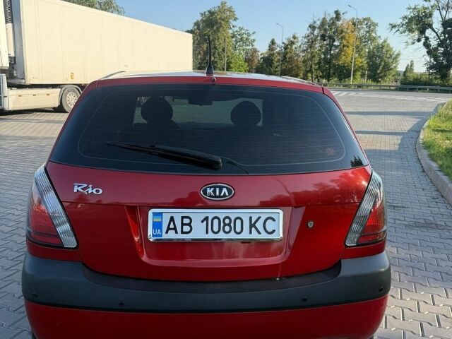 Красный Киа Рио, объемом двигателя 1.4 л и пробегом 312 тыс. км за 5500 $, фото 5 на Automoto.ua