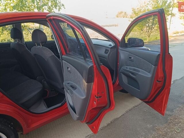Красный Киа Рио, объемом двигателя 1.4 л и пробегом 161 тыс. км за 5750 $, фото 23 на Automoto.ua